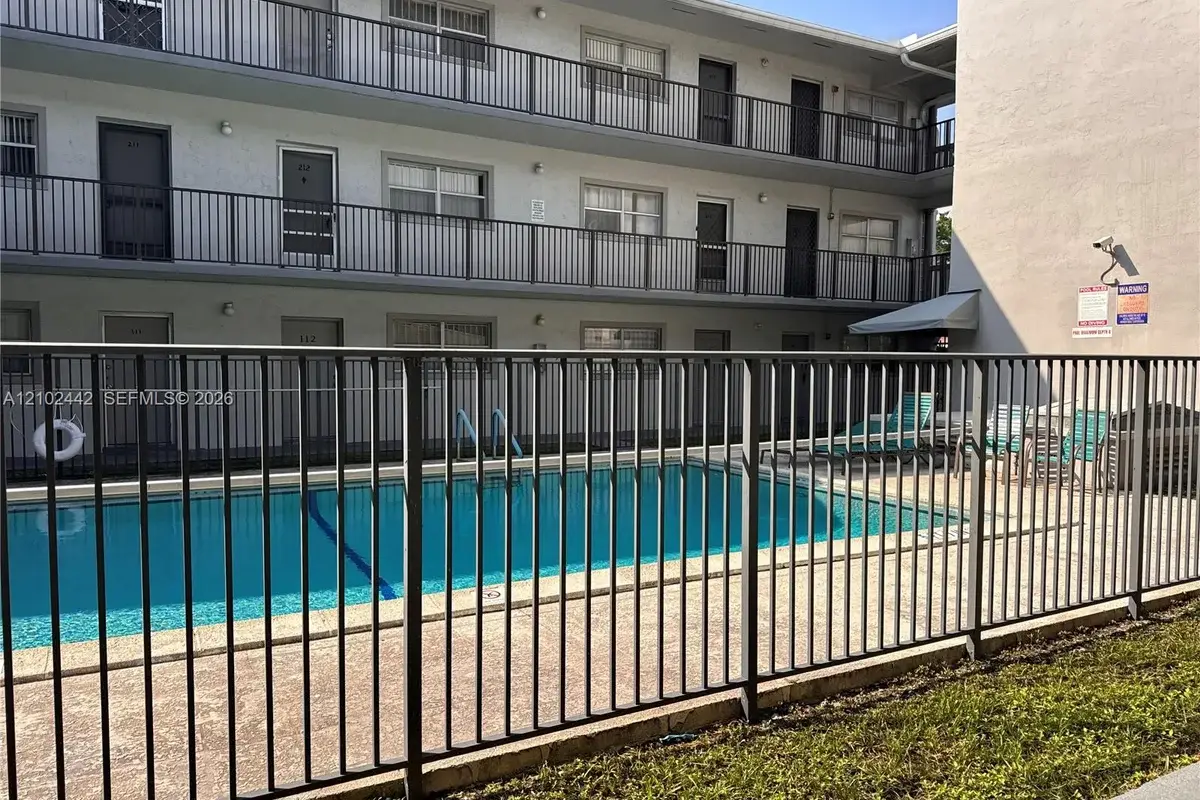 16215 NE 18th Ct #104, North Miami Beach: photo 1 of 6