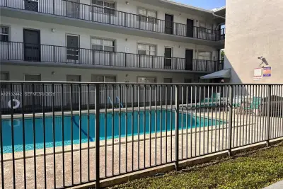 16215 NE 18th Ct #104, North Miami Beach: photo 1 of 6