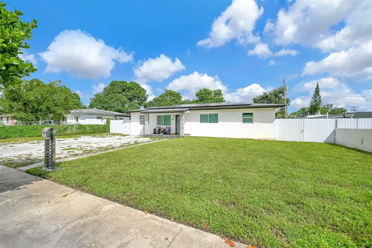 3211 NW 171st St, Miami Gardens: photo 1 of 31