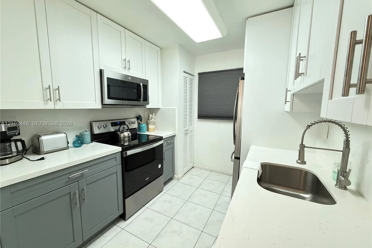 201 178th Dr #223, Sunny Isles Beach: photo 1 of 12