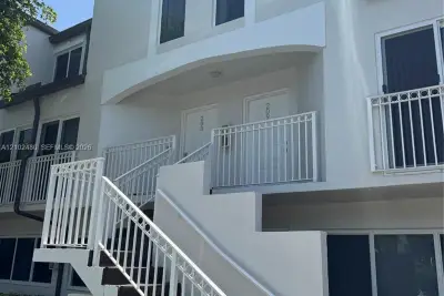 8670 NW 6th Ln #4-208, Miami: photo 1 of 17