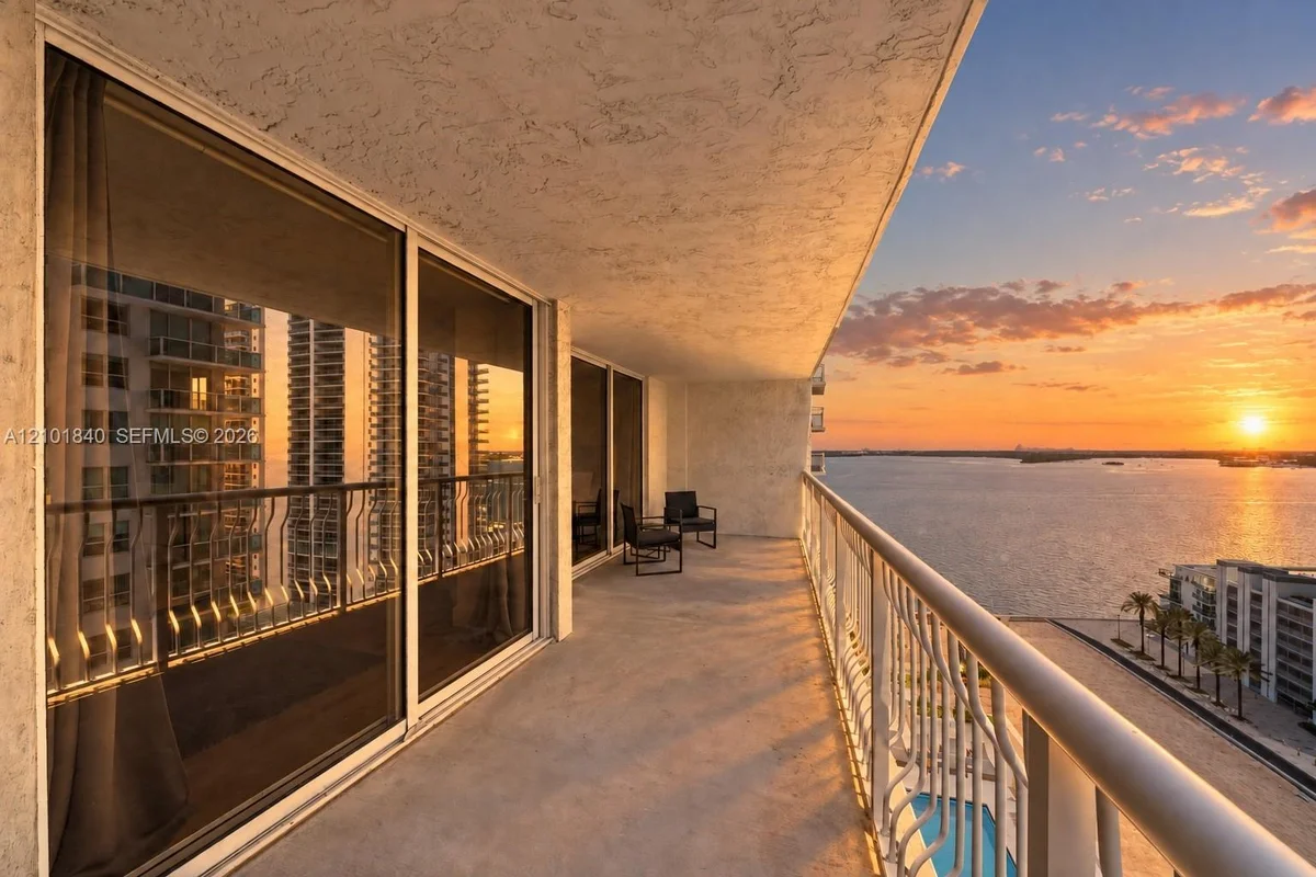 1200 Brickell Bay Dr #1907, Miami: photo 1 of 35