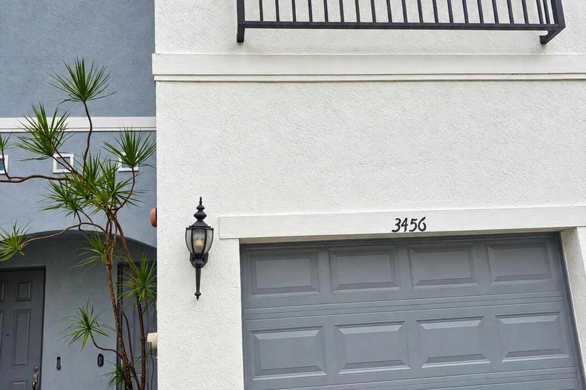 3456 NW 14th Ct, Lauderhill: photo 1 of 17
