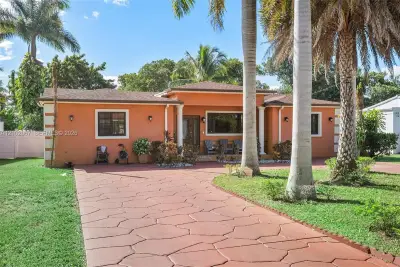 348 NE 118th St, Miami: photo 1 of 33