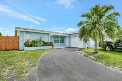 8960 Sunset Strip, Sunrise: photo 1 of 25