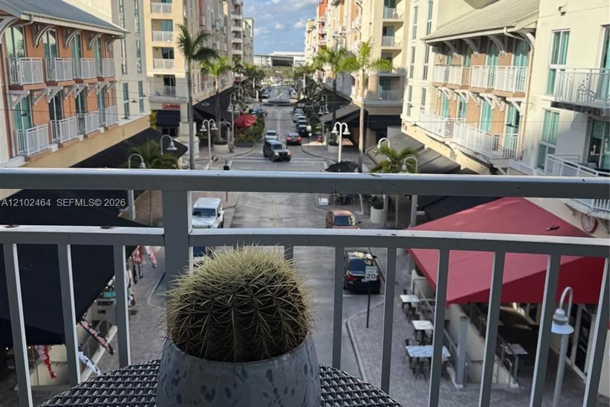 7275 SW 90th Way #301, Miami: photo 1 of 12