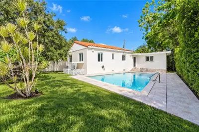 2727 Calusa St, Miami: photo 1 of 31