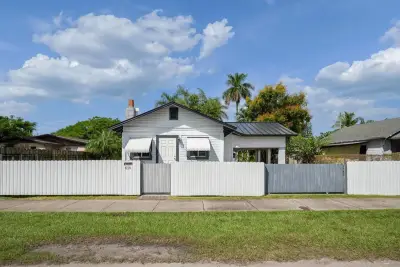 630 NW 6 Ave, Homestead: photo 1 of 29
