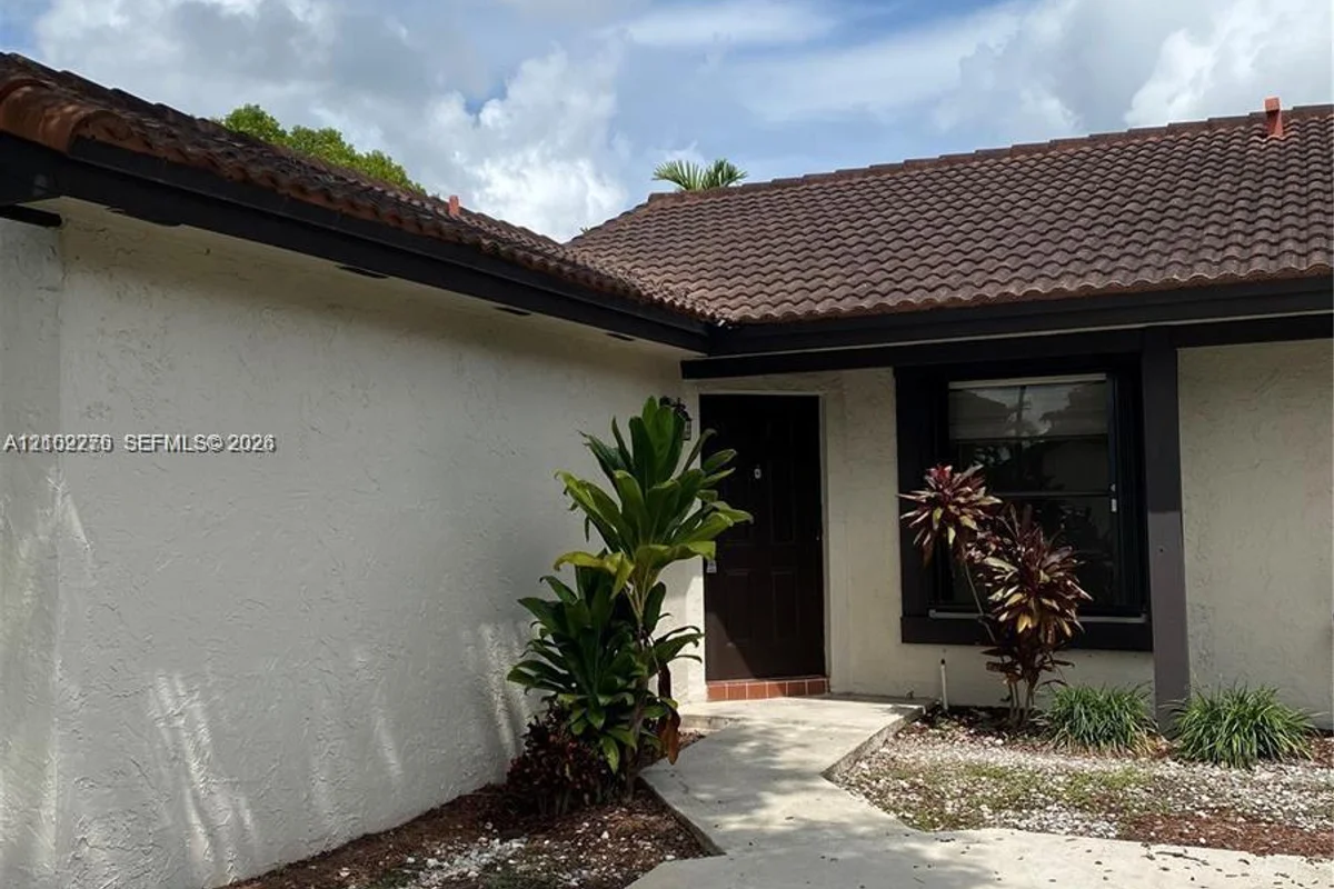 4865 SW 149th Ct #14H, Miami: photo 1 of 10