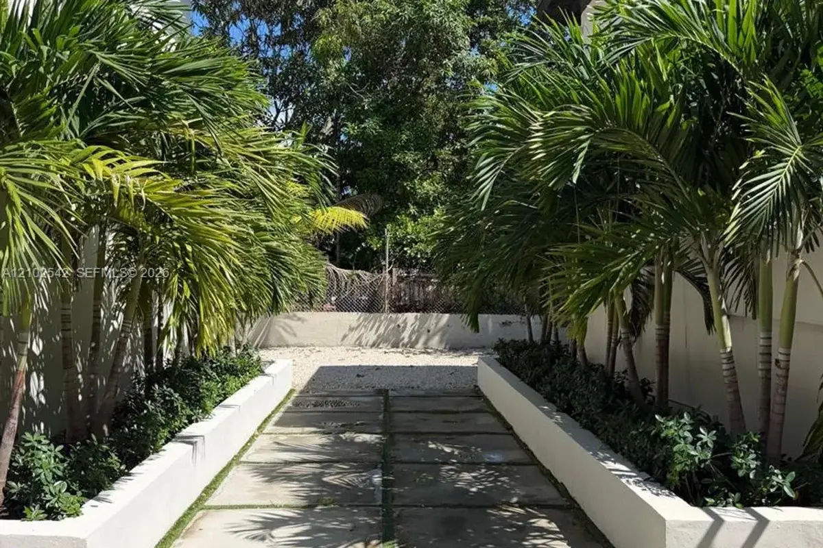 7521 NE 2nd Ct #2, Miami: photo 1 of 17