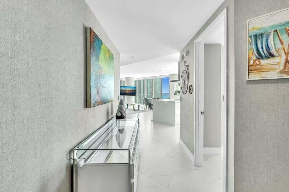 Condo in Sunny Isles Beach: photo 1 of 43