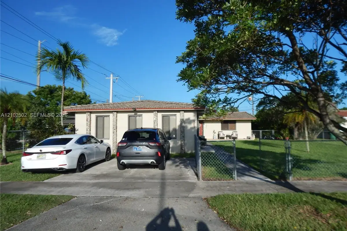 201 SW 80th Ave #1, Miami: photo 1 of 10