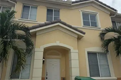 7030 NW 177th St #A104, Hialeah: photo 1 of 10