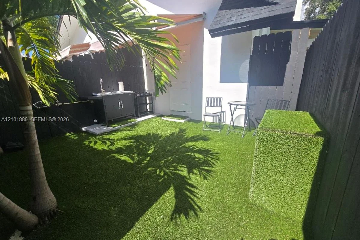 91 NE 16th St #2, Homestead: photo 1 of 11