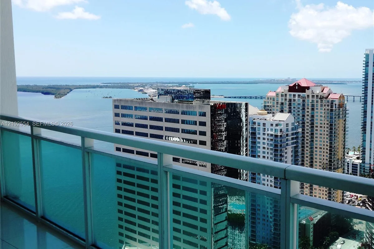 950 Brickell Bay Dr #4005, Miami: photo 1 of 5
