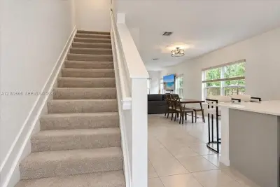 377 NE 1st Dr, Florida City: photo 1 of 32