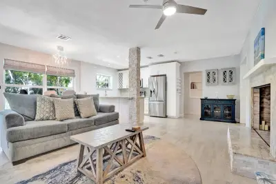 720 SW 11th Ct, Fort Lauderdale: photo 1 of 23