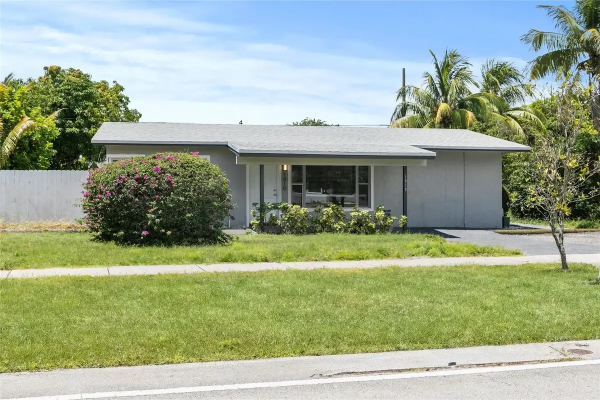 1010 NE 24th St, Pompano Beach: photo 1 of 29