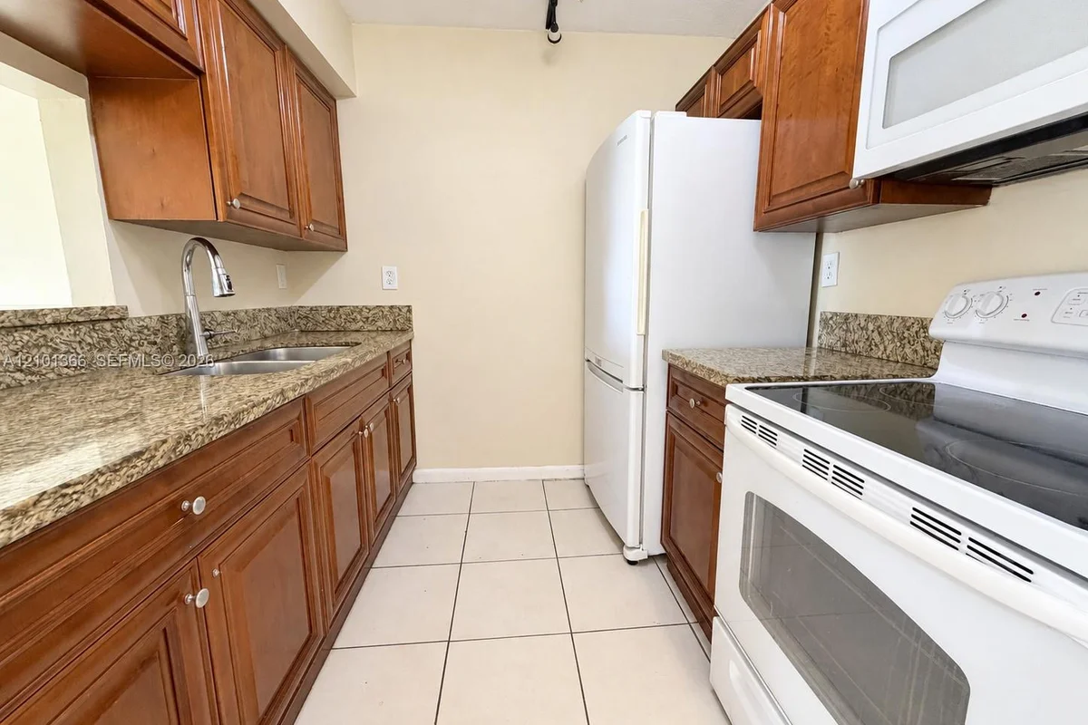 230 NW 107th Ave #210, Miami: photo 1 of 1