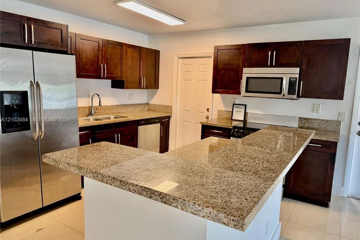 1548 SW 5th Pl #3, Fort Lauderdale: photo 1 of 32