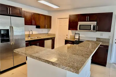 1548 SW 5th Pl #3, Fort Lauderdale: photo 1 of 32