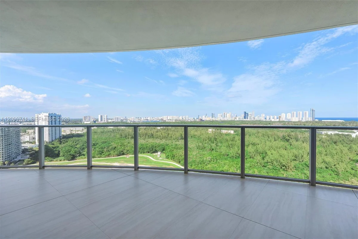 2411 Laguna Cir #2211, Miami: photo 1 of 16