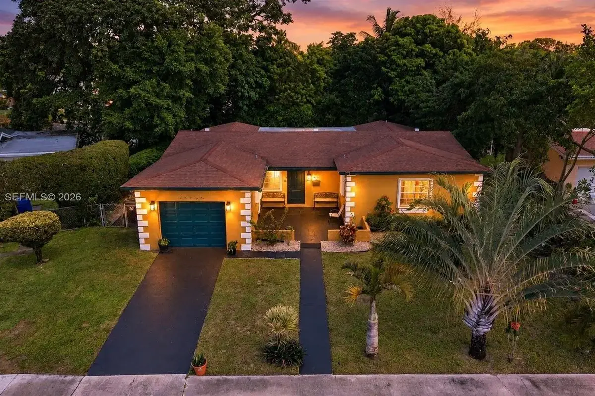 6571 SW 7th Ct, North Lauderdale: photo 1 of 22