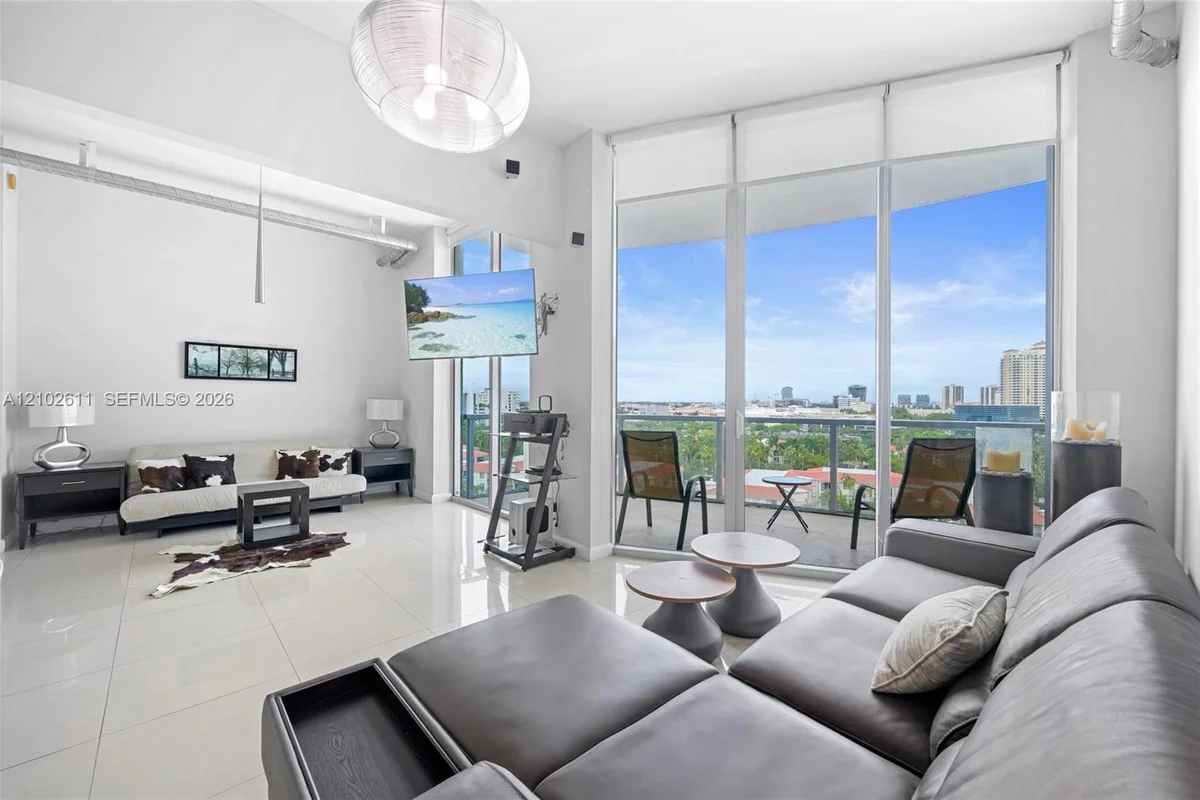 3029 NE 188th St #919, Aventura: photo 1 of 17