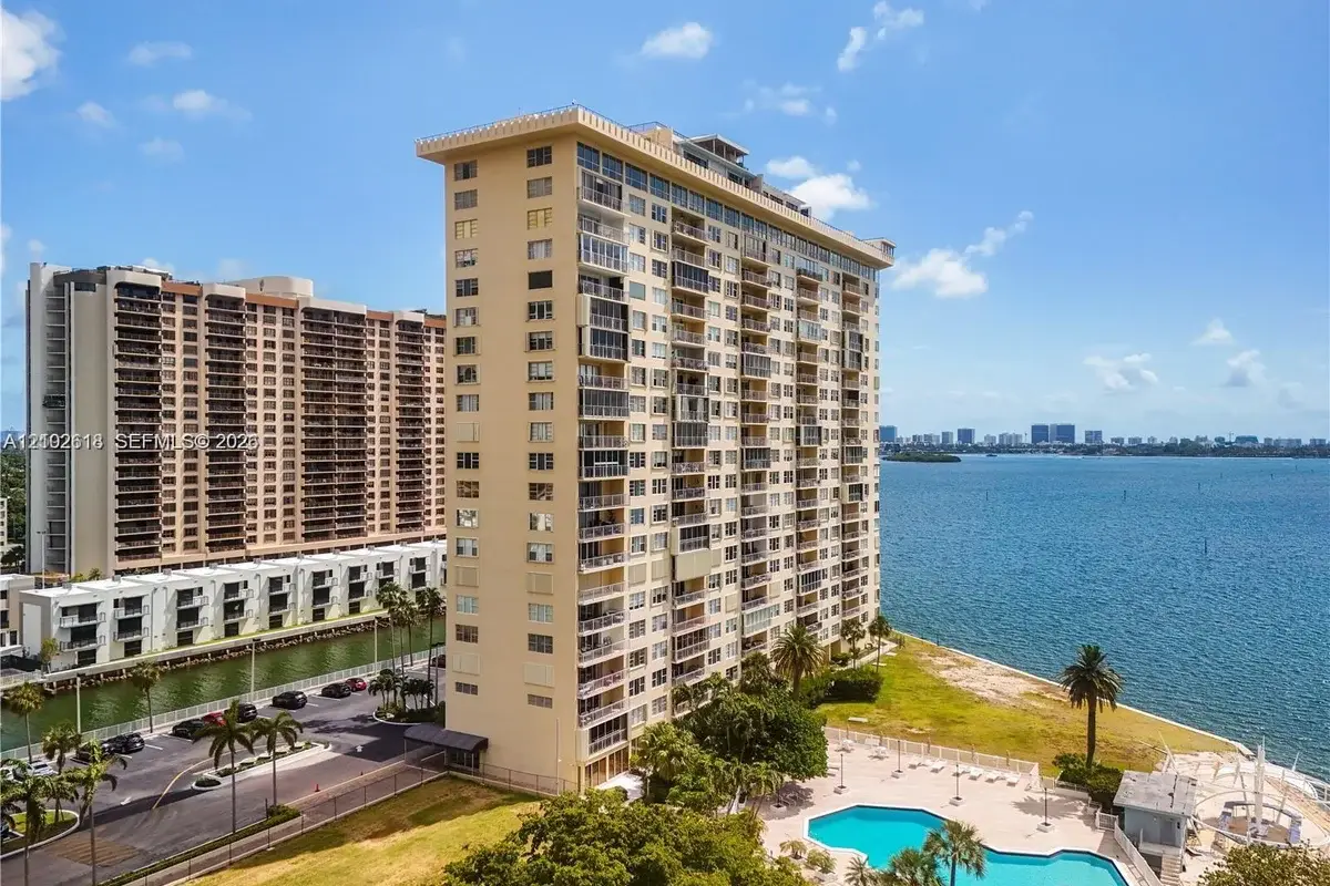 11111 Biscayne Blvd #1I, Miami: photo 1 of 8