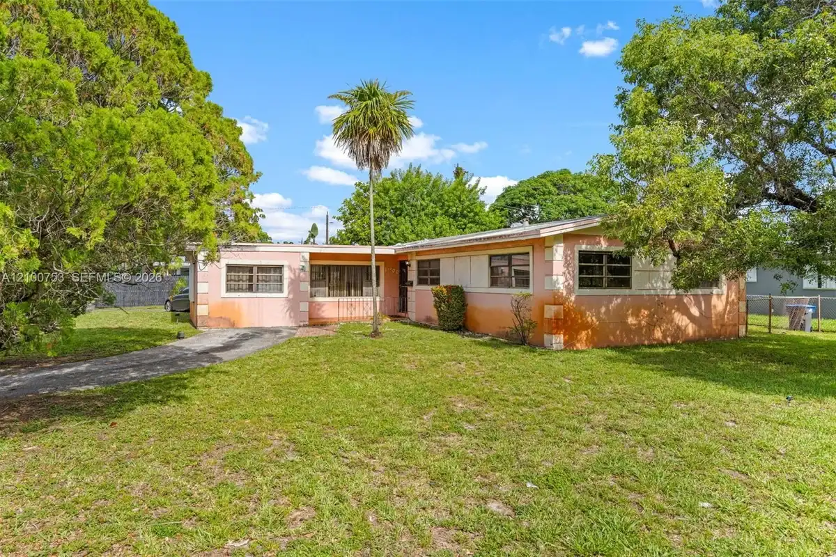 17500 NW 11 Ave, Miami Gardens: photo 1 of 48