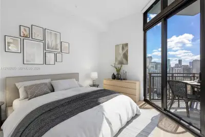 650 NE 2nd Ave #809, Miami: photo 1 of 26