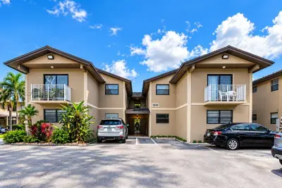5930 W 25th Ct #102, Hialeah: photo 1 of 15