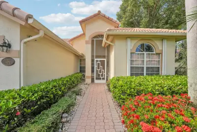 7136 Ashford Ln, Boynton Beach: photo 1 of 52