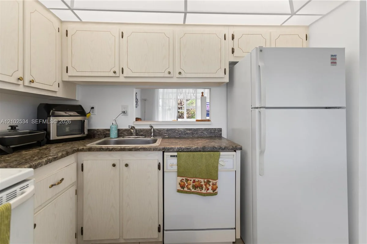 2998 NW 48th Ter #424, Lauderdale Lakes: photo 1 of 26