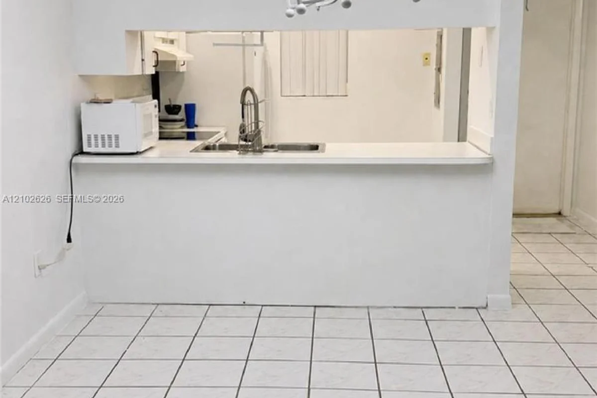 14185 SW 87th St #A108, Miami: photo 1 of 10