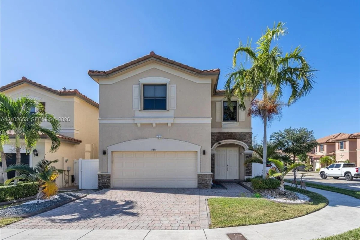 8894 W 34th Ave, Hialeah: photo 1 of 60