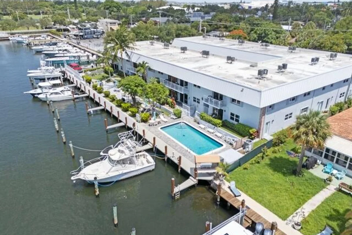 2400 NE 16th St #212, Pompano Beach: photo 1 of 34