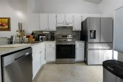 2720 S Oakland Forest Dr #1004, Oakland Park: photo 1 of 17