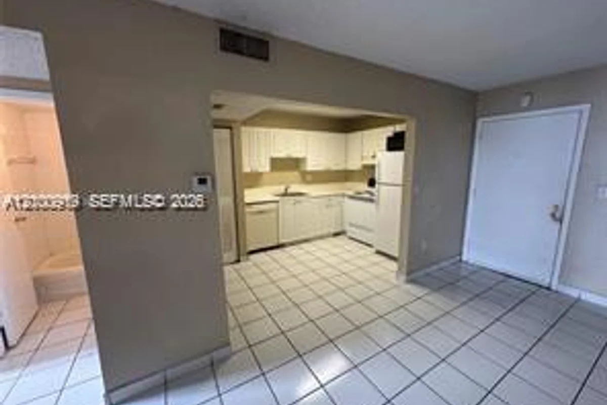 5100 SW 41st St #1, Hollywood: photo 1 of 4