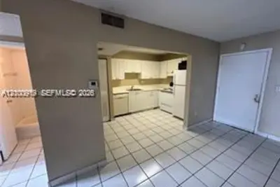 5100 SW 41st St #1, Hollywood: photo 1 of 4