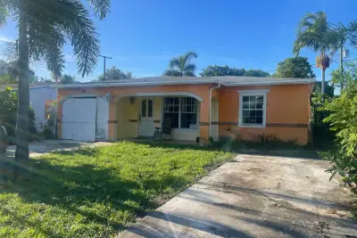 201 NW 52nd St, Oakland Park: photo 1 of 2