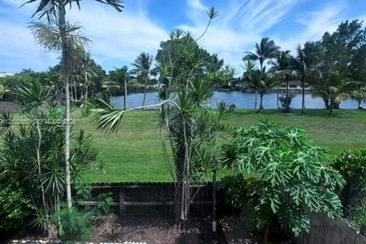 6713 SW 112th Ct, Miami: photo 1 of 30