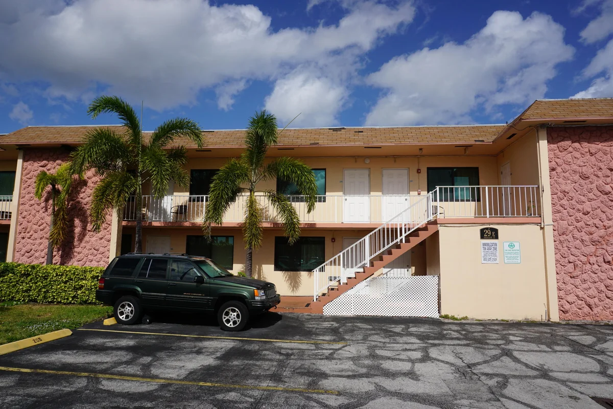 29 E Sheridan St #107, Dania Beach: photo 1 of 16
