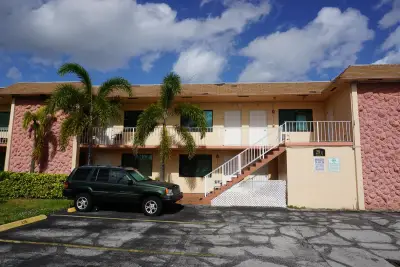 29 E Sheridan St #107, Dania Beach: photo 1 of 16