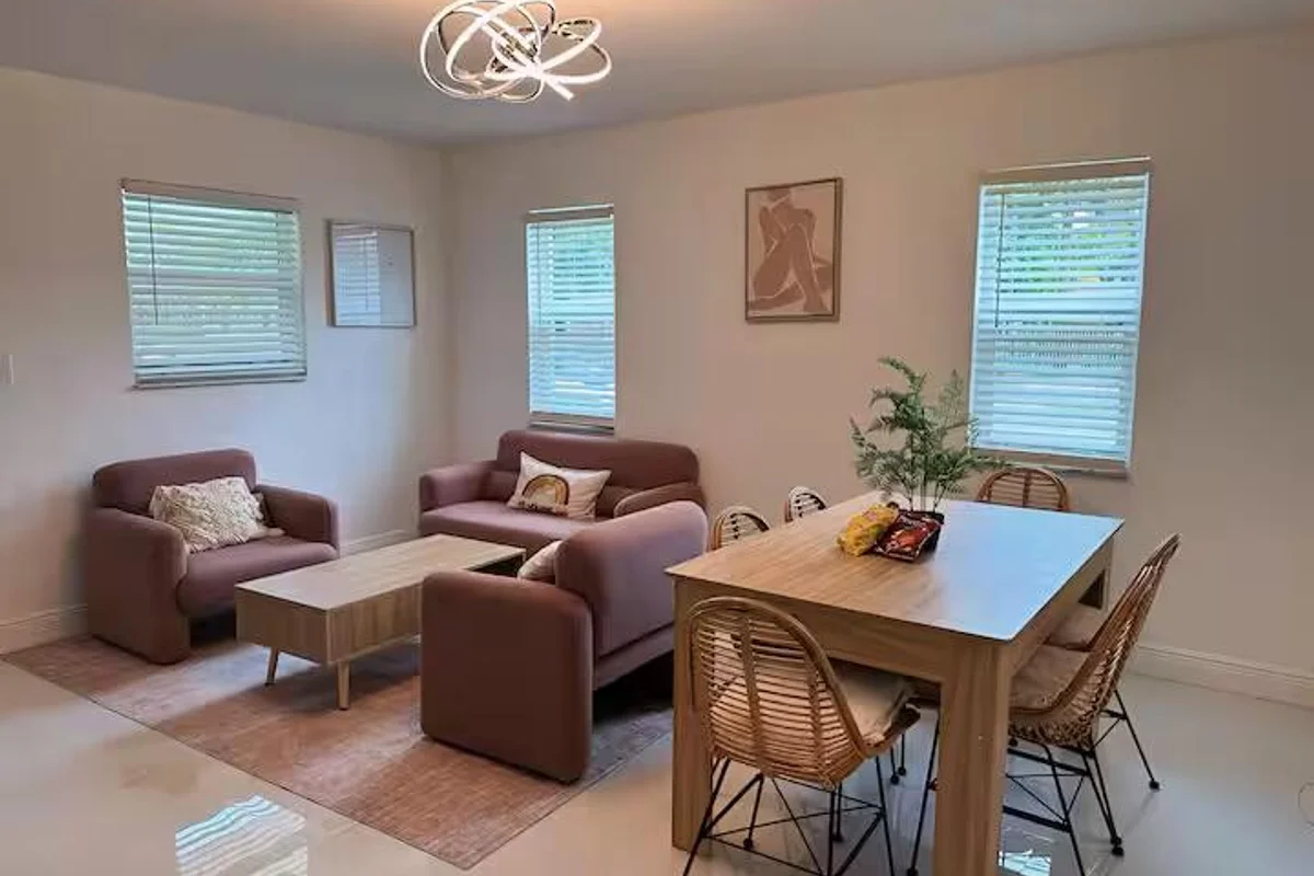 1720 NE 146th St, North Miami: photo 1 of 11