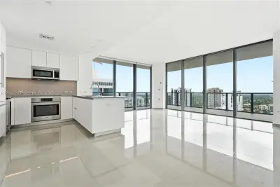 88 SW 7th St #2302, Miami: photo 1 of 26