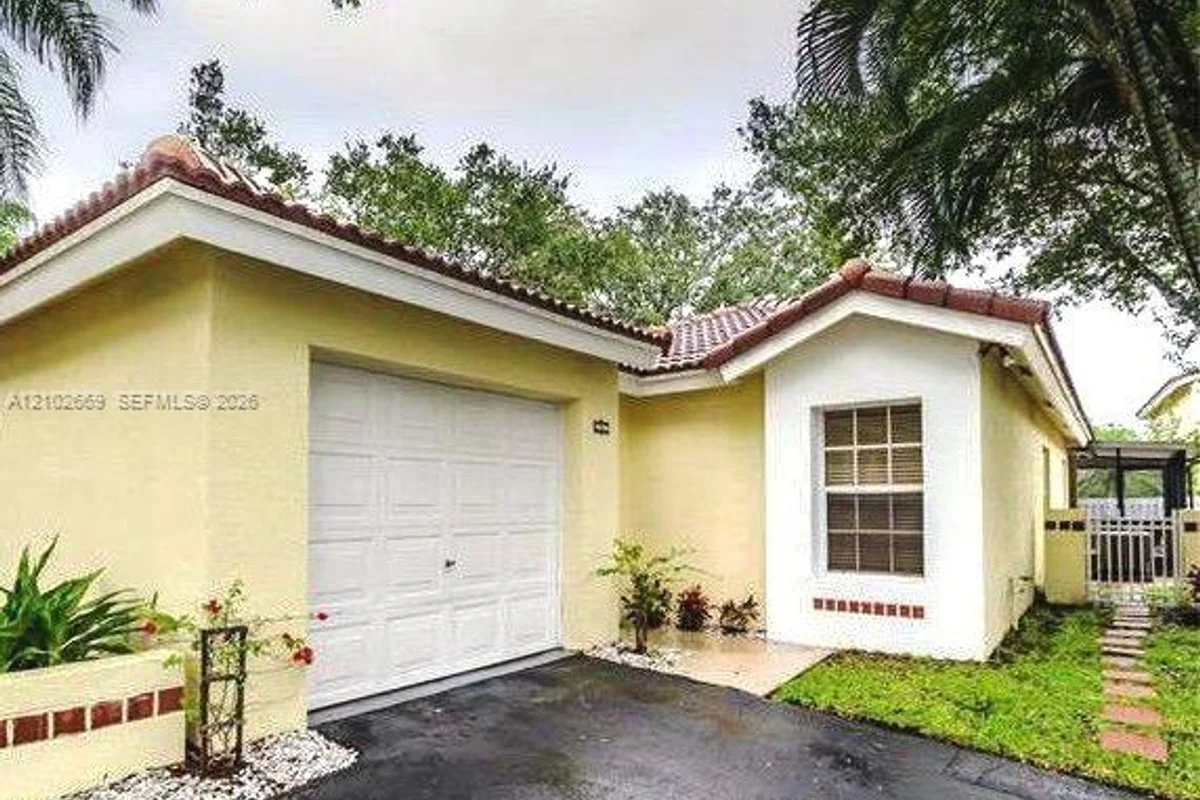 1341 Seagrape Cir, Weston: photo 1 of 21