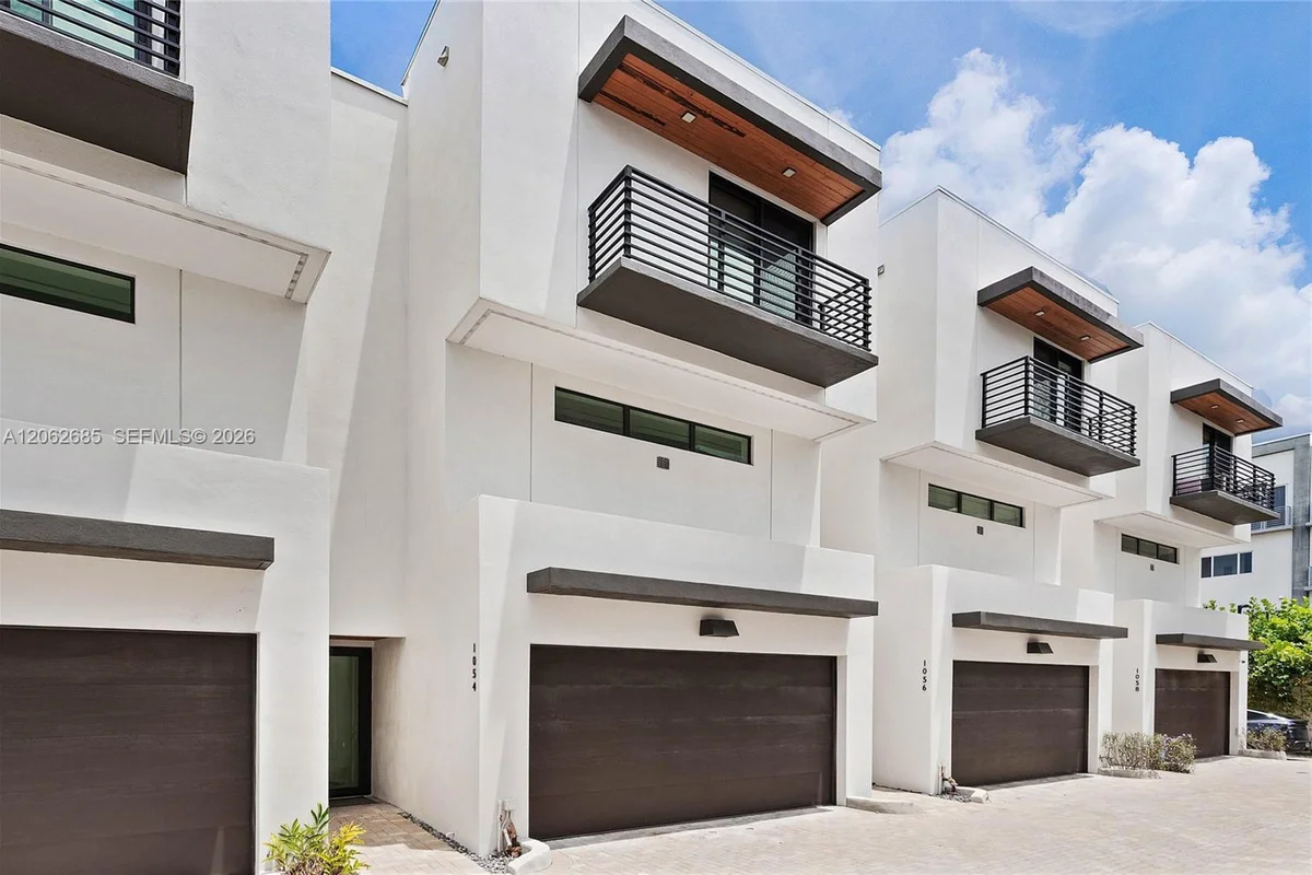 1054 N Victoria Park Rd, Fort Lauderdale: photo 1 of 18