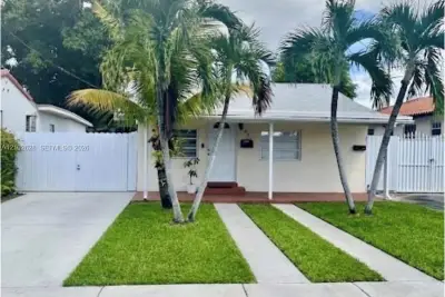 521 NW 44th Ave, Miami: photo 1 of 25