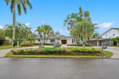 9838 SW 94th Ter, Miami: photo 1 of 59